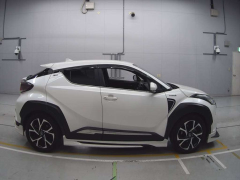 2017 Toyota C-HR ZYX10[2]