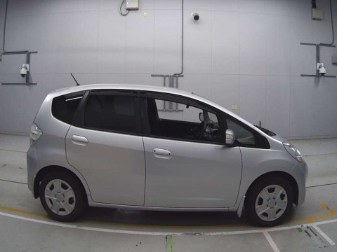 2011 Honda Fit Hybrid GP1[2]