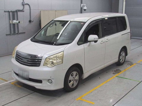 2010 Toyota Noah ZRR70G[0]