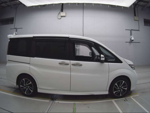 2016 Honda Step WGN Spada RP3[2]