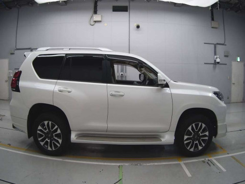 2021 Toyota Land Cruiser Prado TRJ150W[1]