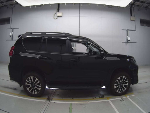 2023 Toyota Land Cruiser Prado TRJ150W[1]