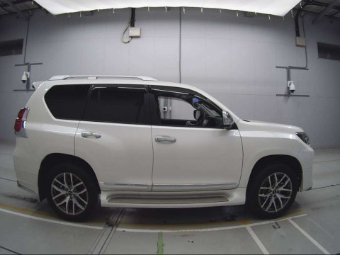 2023 Toyota Land Cruiser Prado TRJ150W[1]