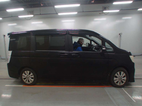 2010 Honda Step WGN Spada RK5[2]