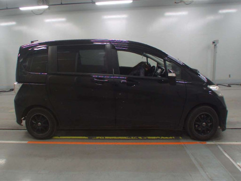 2014 Honda Freed GB3[2]