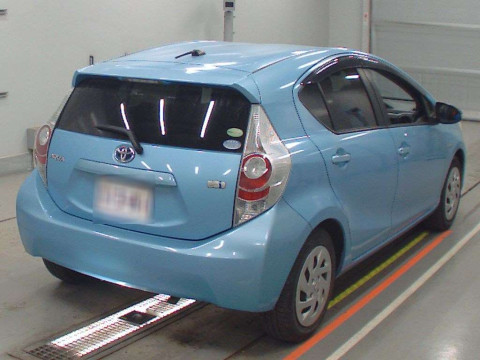 2014 Toyota Aqua NHP10[1]