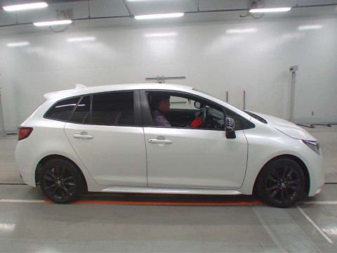 2022 Toyota Corolla Touring Wagon ZWE211W[2]