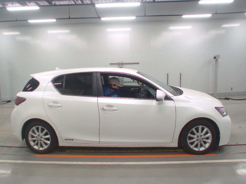 2012 Lexus CT ZWA10[2]