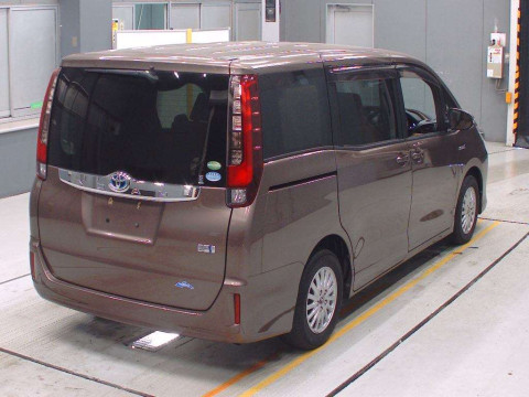 2014 Toyota Noah ZWR80G[1]