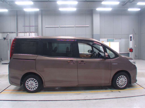 2014 Toyota Noah ZWR80G[2]