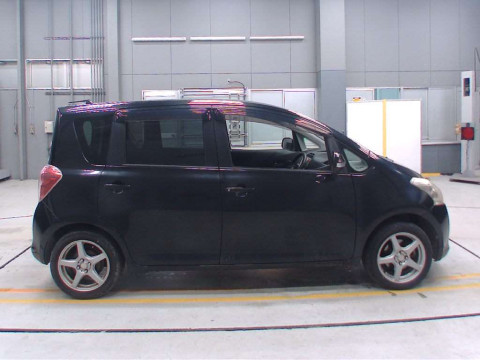 2010 Toyota Ractis SCP100[2]