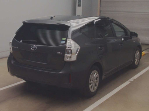 2013 Toyota Prius alpha ZVW41W[1]