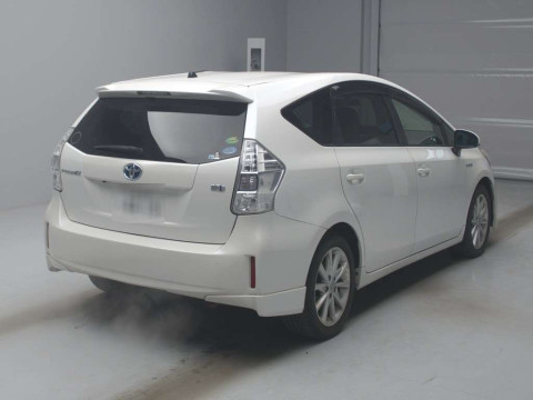 2013 Toyota Prius alpha ZVW40W[1]