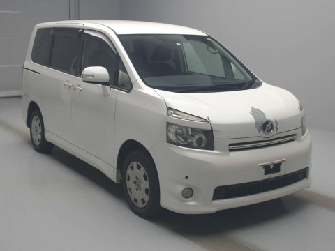 2009 Toyota Voxy ZRR70G[2]