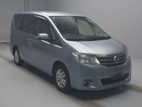 2013 Nissan Serena HC26[2]