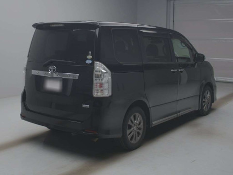 2011 Toyota Voxy ZRR70W[1]