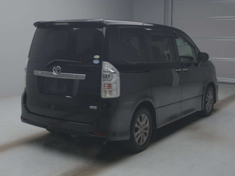 2011 Toyota Voxy ZRR70W[1]