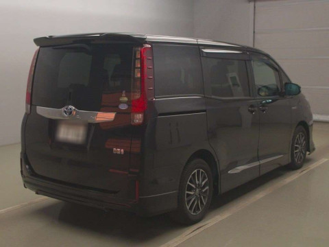 2014 Toyota Noah ZWR80G[1]