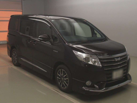 2014 Toyota Noah ZWR80G[2]