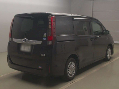 2015 Toyota Noah ZWR80G[1]