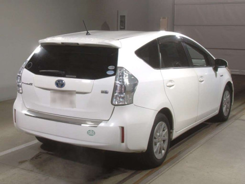 2012 Toyota Prius alpha ZVW41W[1]