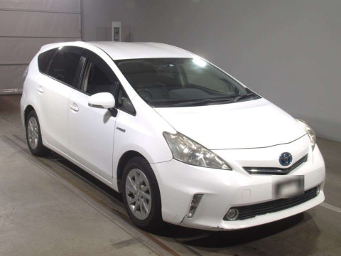 2012 Toyota Prius alpha ZVW41W[2]