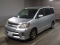 2004 Toyota Noah