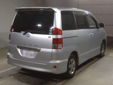 2004 Toyota Noah AZR60G[1]