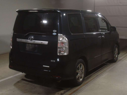 2010 Toyota Voxy ZRR70W[1]