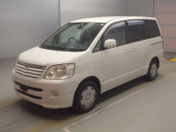 2004 Toyota Noah