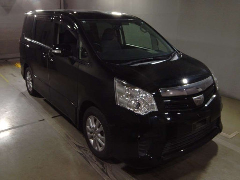 2012 Toyota Noah ZRR70W[2]