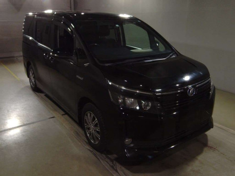 2014 Toyota Voxy ZWR80G[2]