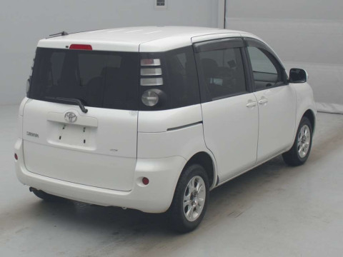 2010 Toyota Sienta NCP85G[1]