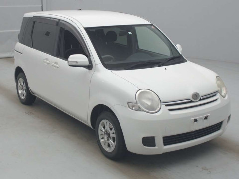 2010 Toyota Sienta NCP85G[2]