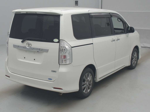 2011 Toyota Voxy ZRR70W[1]