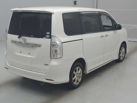 2012 Toyota Voxy ZRR75W[1]