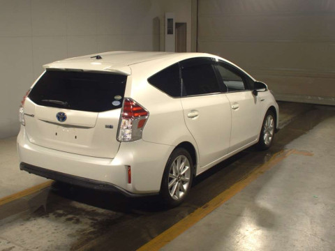 2016 Toyota Prius alpha ZVW41W[1]