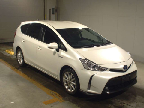 2016 Toyota Prius alpha ZVW41W[2]