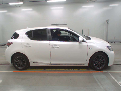 2011 Lexus CT ZWA10[2]