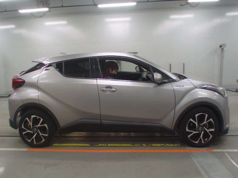 2018 Toyota C-HR ZYX10[2]