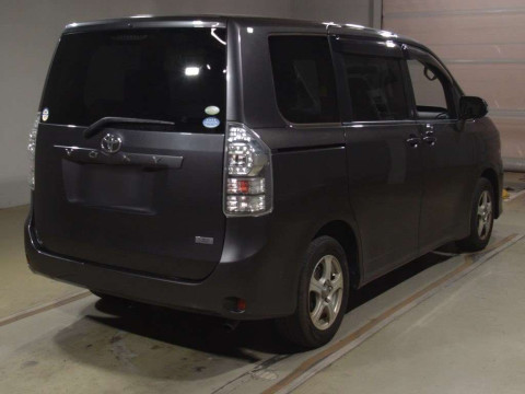 2011 Toyota Voxy ZRR70G[1]