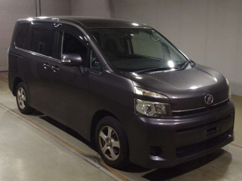 2011 Toyota Voxy ZRR70G[2]