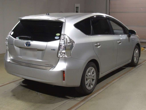 2012 Toyota Prius alpha ZVW41W[1]