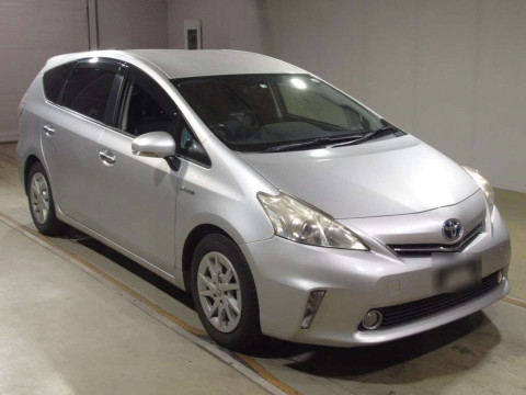 2012 Toyota Prius alpha ZVW41W[2]