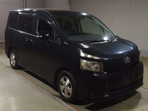 2010 Toyota Voxy ZRR70G[2]