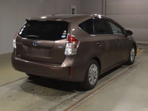 2015 Toyota Prius alpha ZVW41W[1]