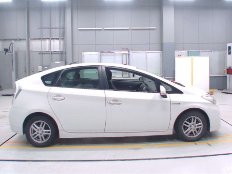 2011 Toyota Prius ZVW30[2]