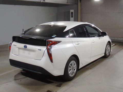 2016 Toyota Prius ZVW50[1]