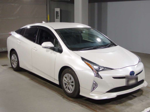 2016 Toyota Prius ZVW50[2]