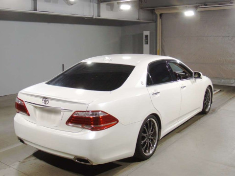 2012 Toyota Crown GRS202[1]